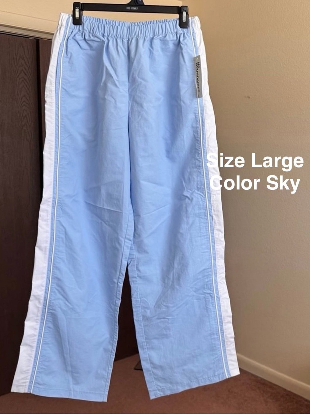 No Boundaries Women’s Side Stripe Track Pants, 30.5'' Inseam, Large
